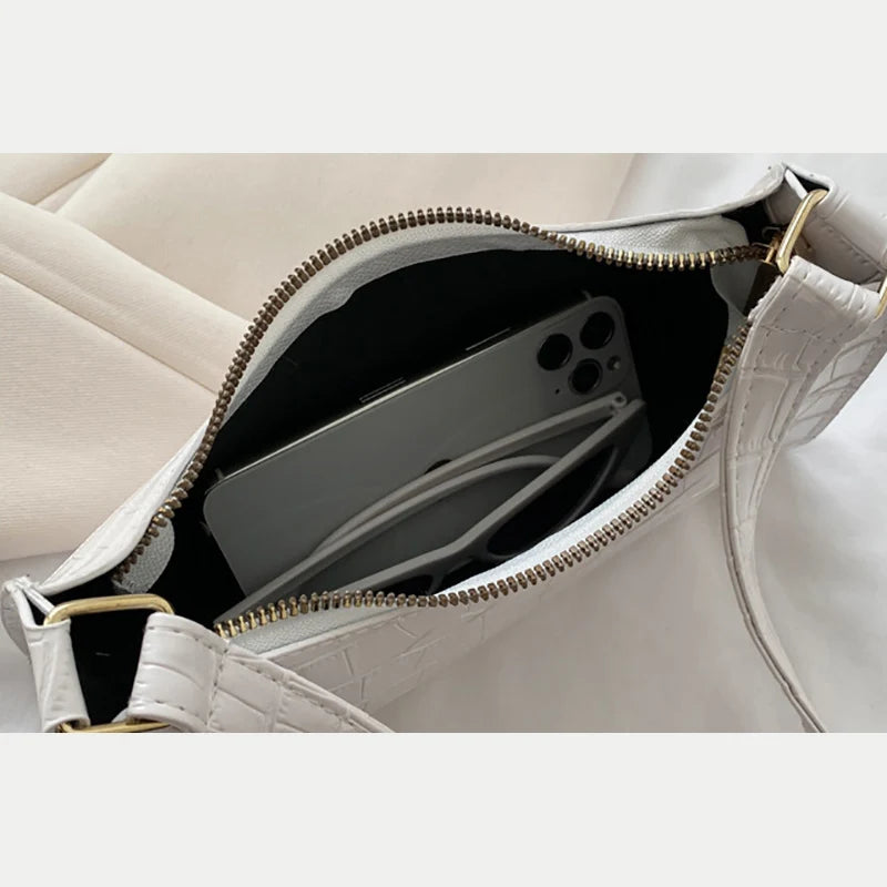 Alligator Pattern PU Leather Underarm Bag β Chic & Compact