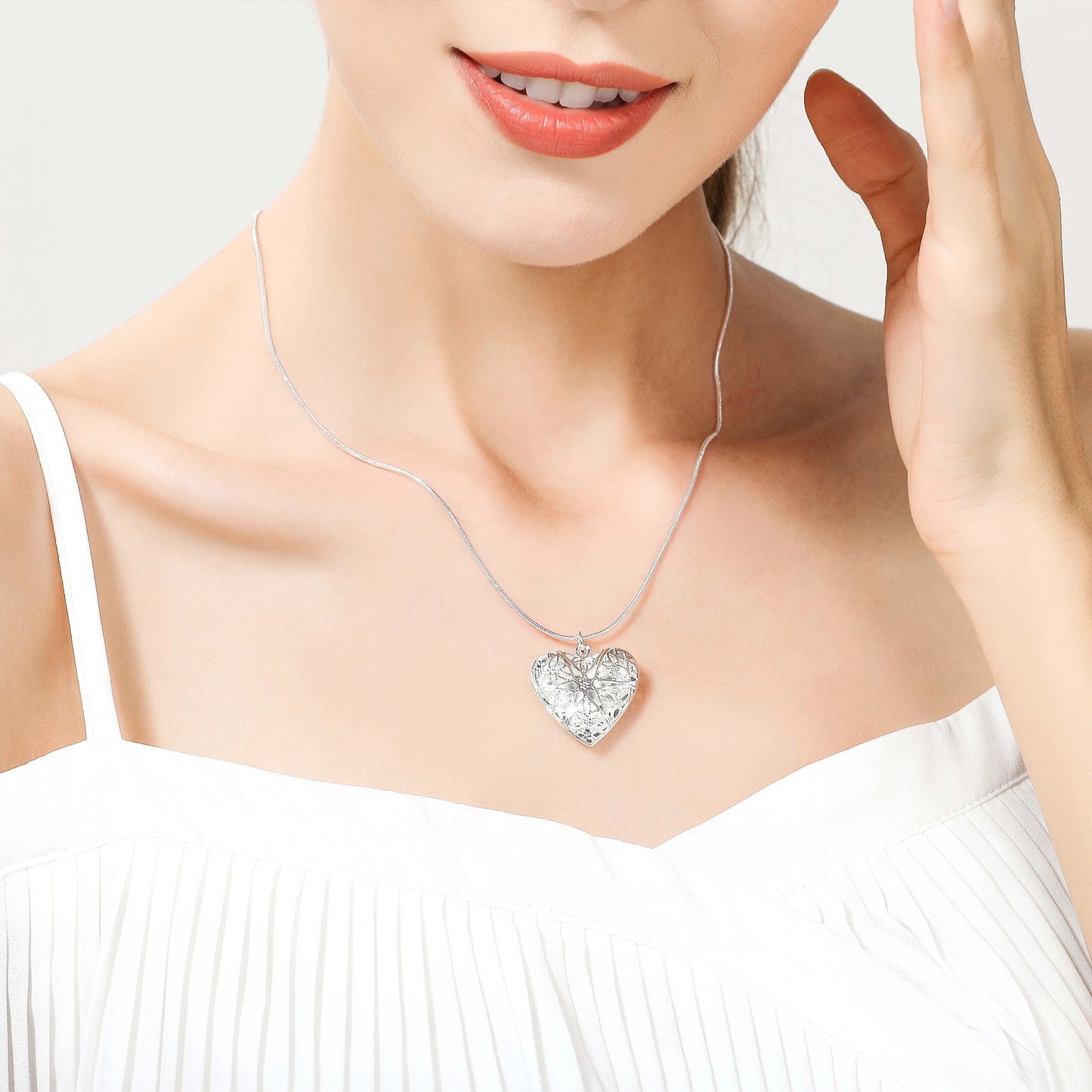 DOTEFFIL 925 Silver Photo Frame Pendant Necklace β Elegant Memory Keepsake Jewelry