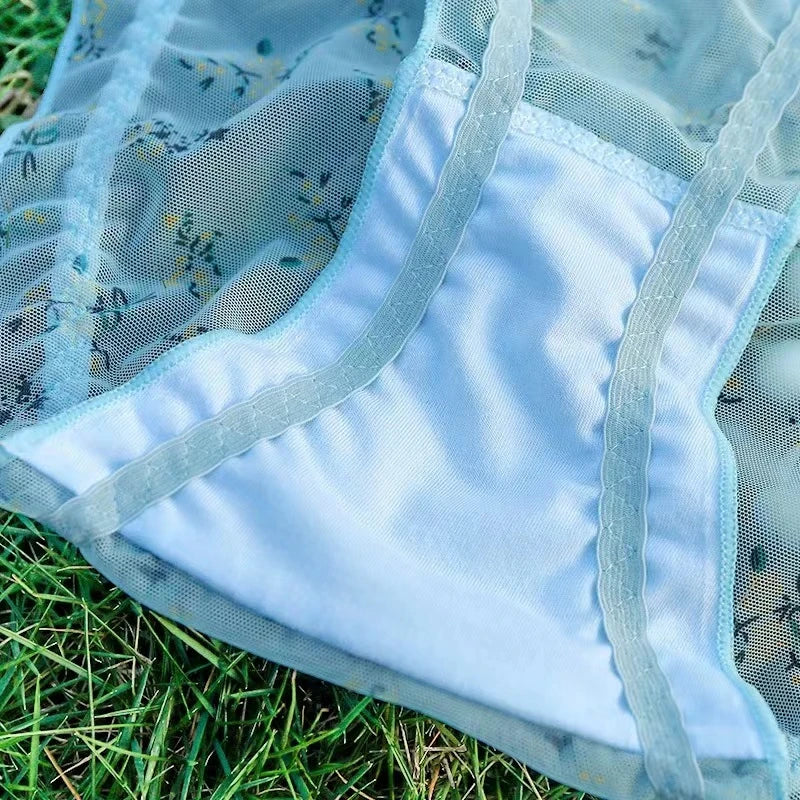 Ultra-Thin Lace Bow Thong β Cute & Seamless Cotton-Crotch Panties