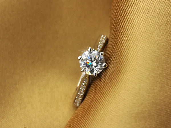 LuxeClaw β 925 Sterling Silver Six-Claw Diamond Ring