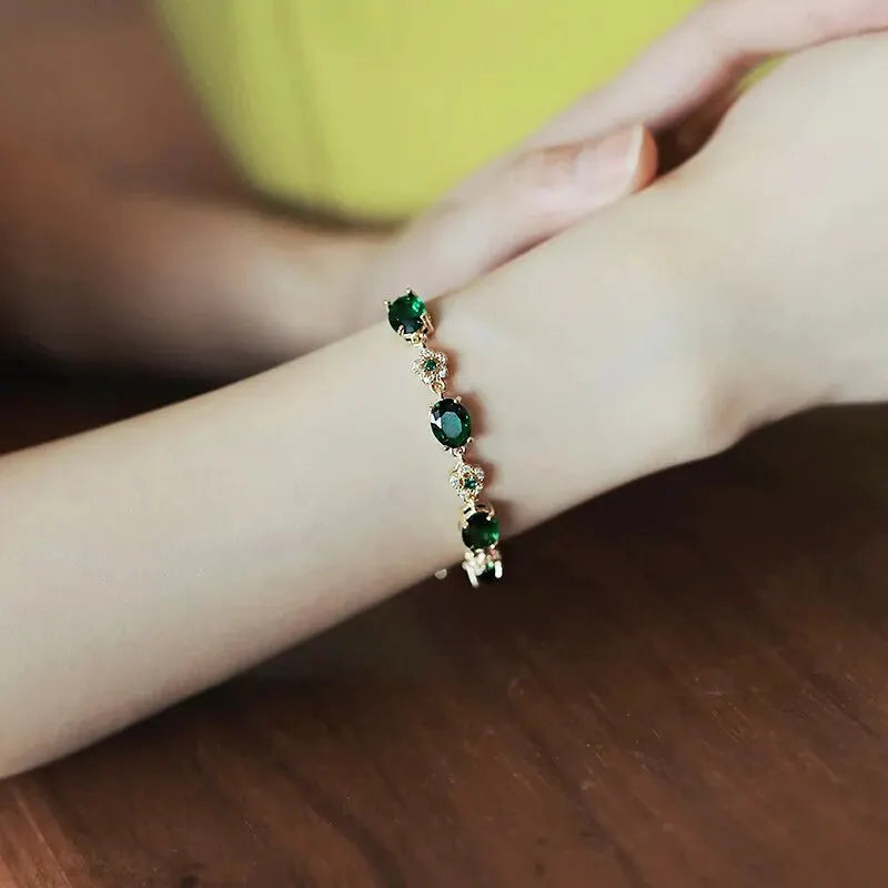Luxury Green Rhinestone Link Bracelet β Vintage Gold Chain for Women