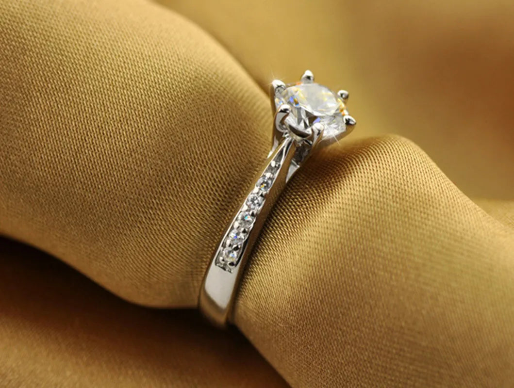 LuxeClaw β 925 Sterling Silver Six-Claw Diamond Ring