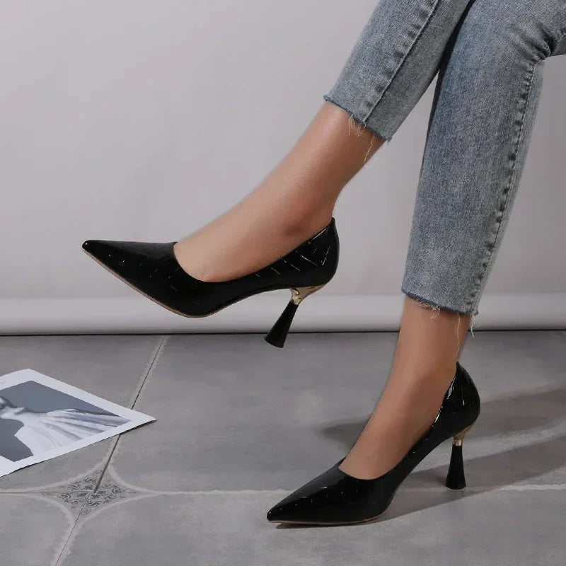 TrendStep 2025 β Elegant Pointed Toe Pumps