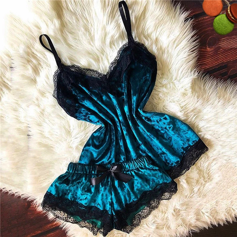 VelvetKiss – Bow Cami & Shorts Pajama Set