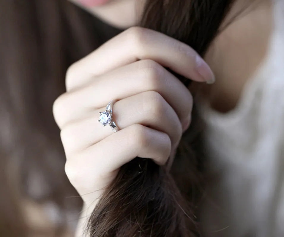 LuxeClaw β 925 Sterling Silver Six-Claw Diamond Ring