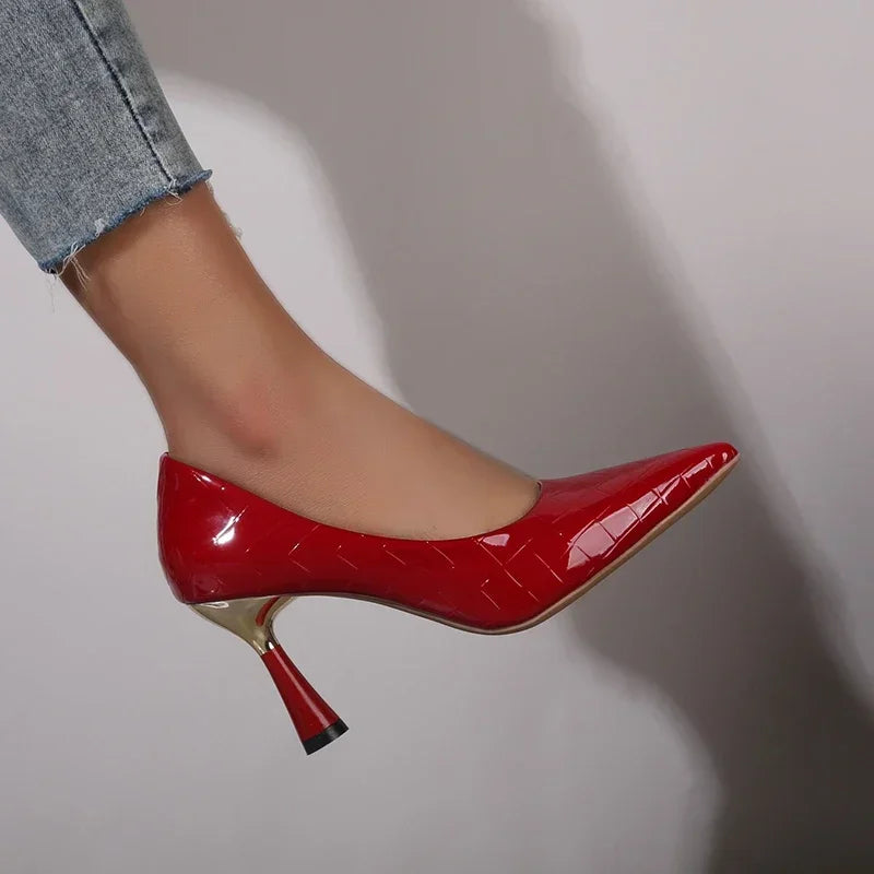 TrendStep 2025 β Elegant Pointed Toe Pumps