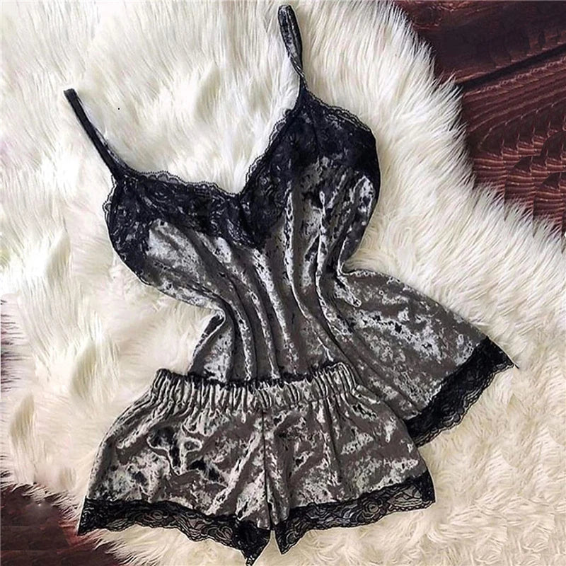 VelvetKiss – Bow Cami & Shorts Pajama Set