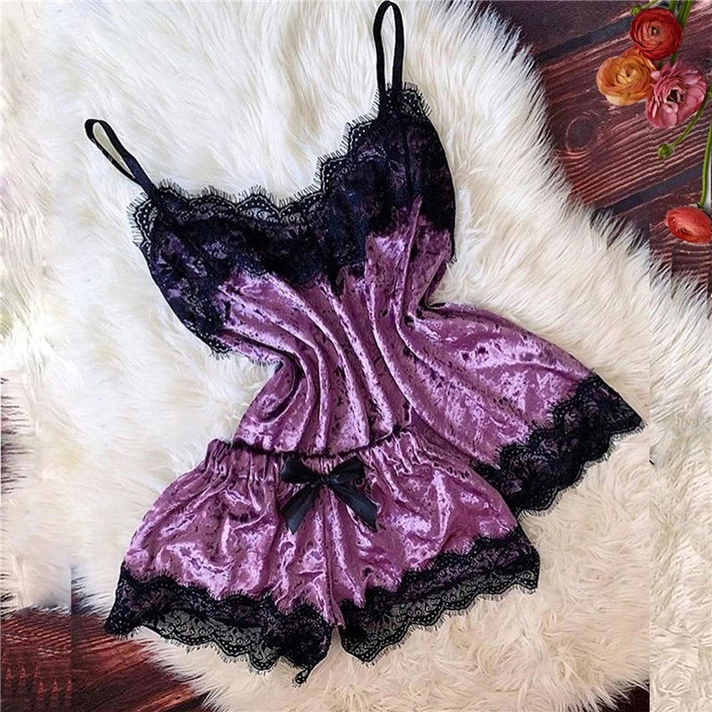 VelvetKiss – Bow Cami & Shorts Pajama Set