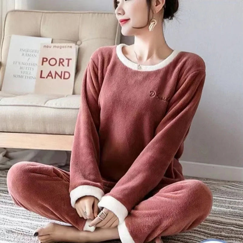 CozyBear – 2-Piece Plush Fleece Winter Pajama Set
