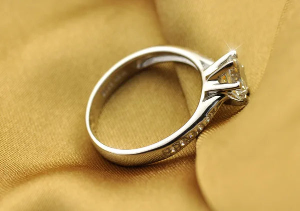 LuxeClaw β 925 Sterling Silver Six-Claw Diamond Ring