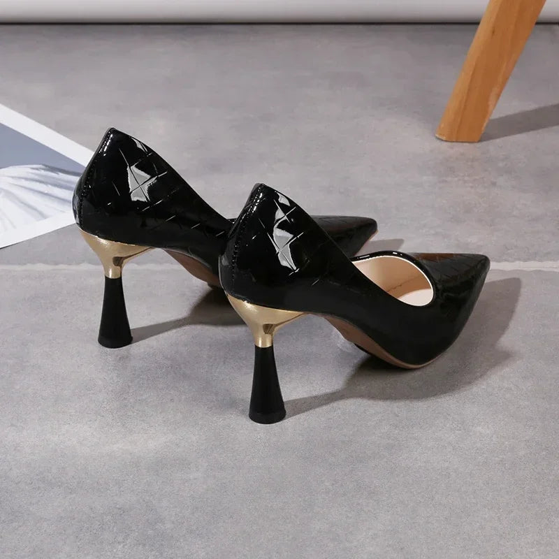 TrendStep 2025 β Elegant Pointed Toe Pumps