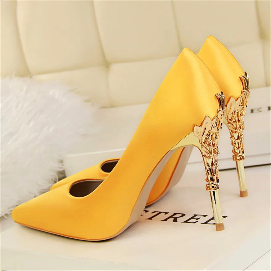 SilkSculpt – 2025 Metal Heel Pointed Pumps