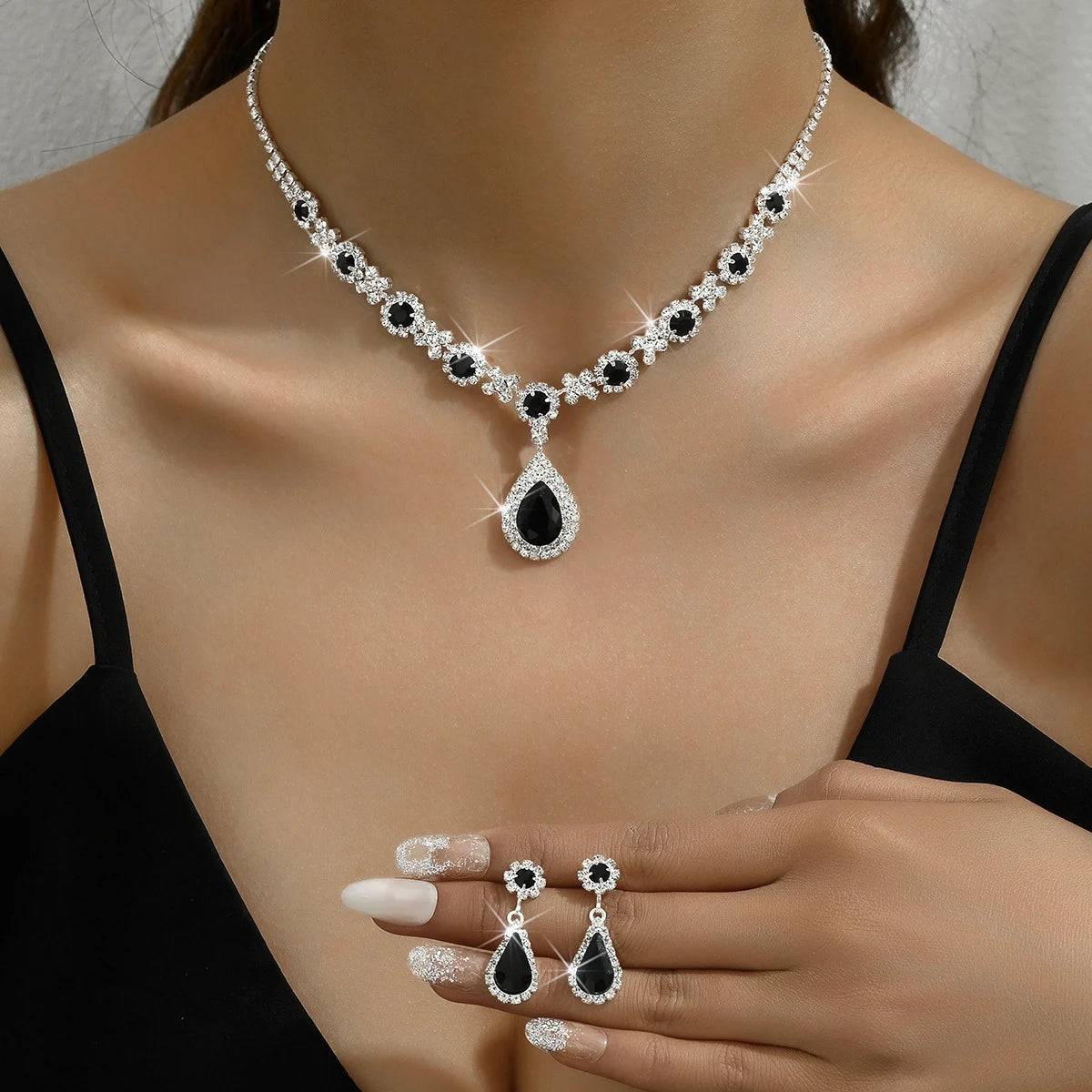 ✅ Elegant Crystal Jewelry Set – 3PCS Teardrop Necklace & Earrings
