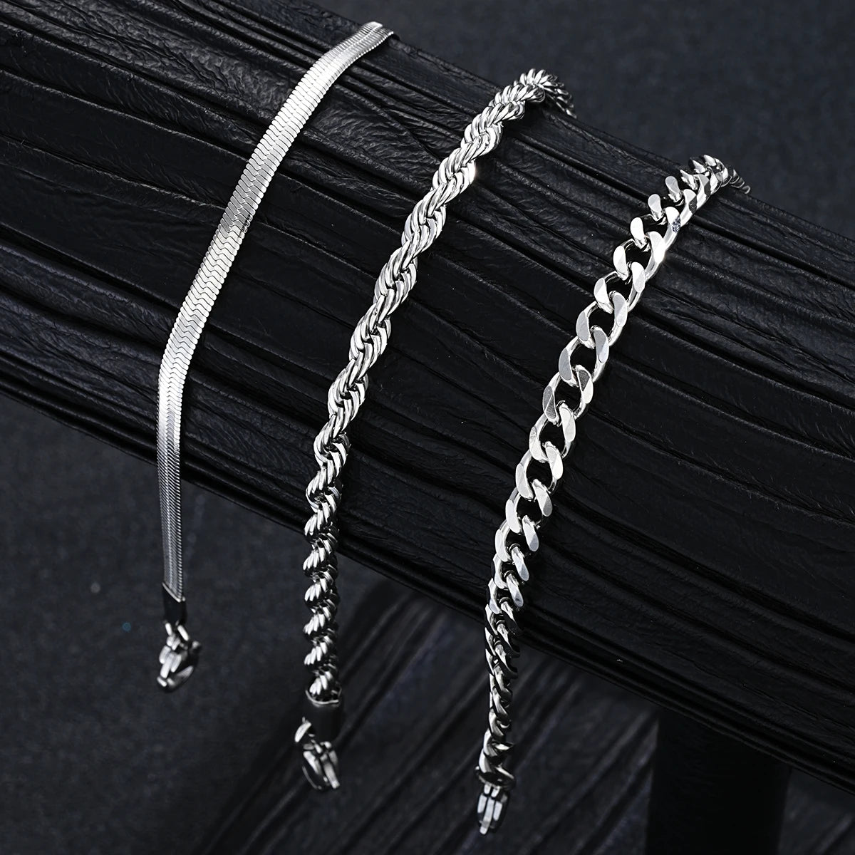 SteelCore – 2025 Unisex Silver Jewelry Set