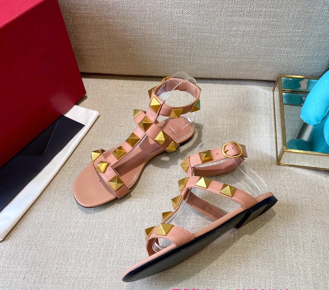 RomaChic 2025 – Rivet High-Top Flat Sandals