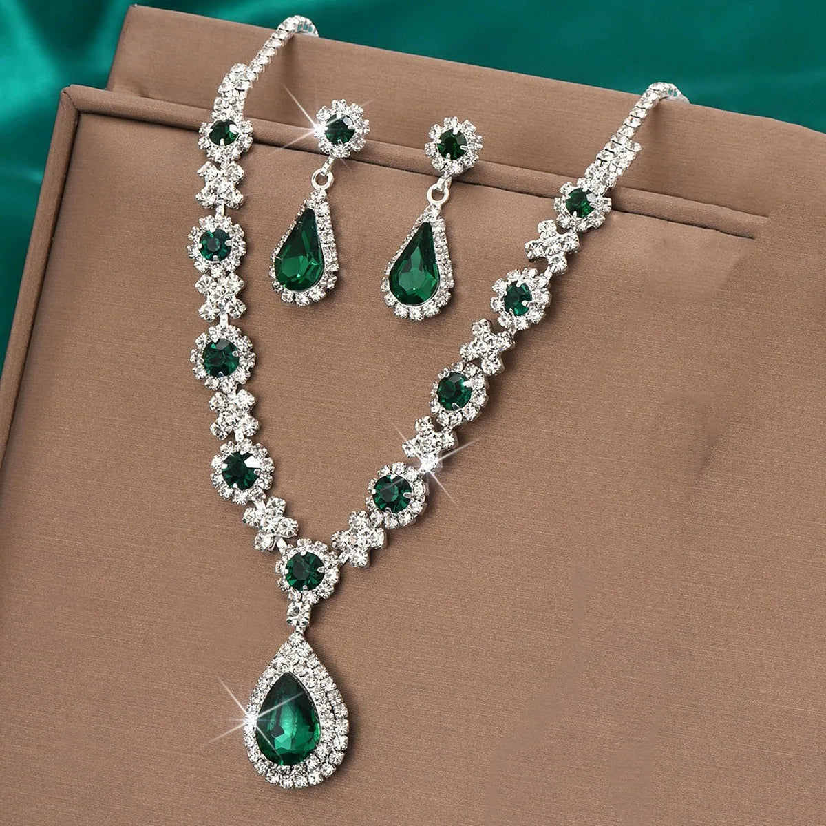 ✅ Elegant Crystal Jewelry Set – 3PCS Teardrop Necklace & Earrings