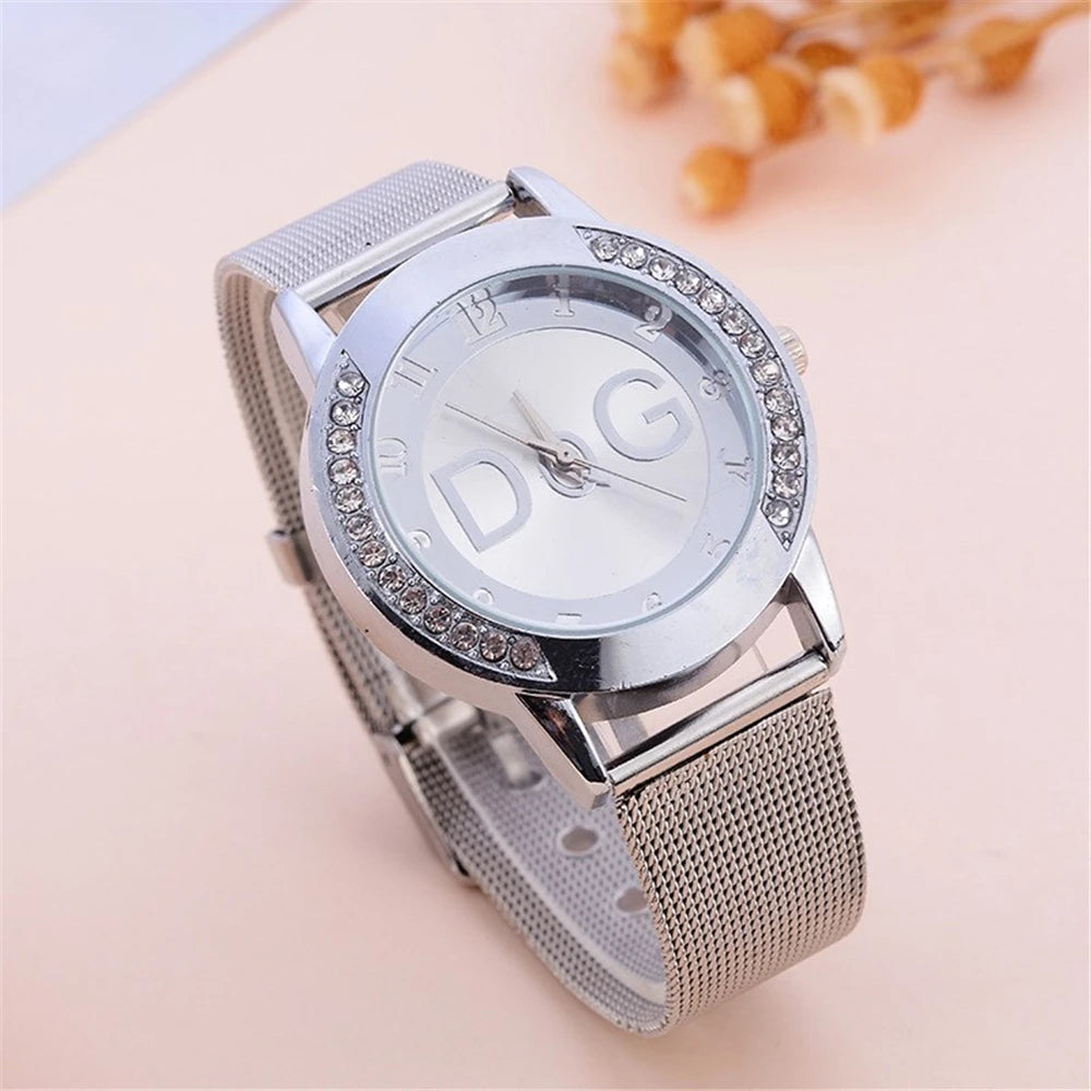 StarGleam DQG – Women's Diamond Quartz Watch with Gold Mesh Strap