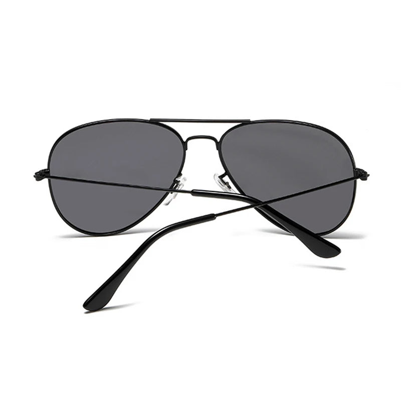 SkyGuard – Classic Polarized Aviator Sunglasses for Men